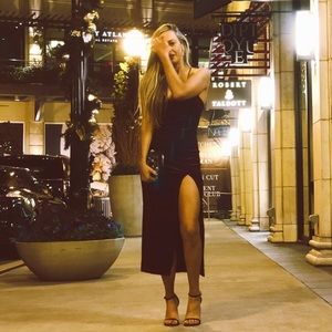 Bardot velvet dress with slit (deep maroon)